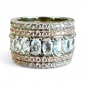 Gorgeous Two Toned Ring Sz 8